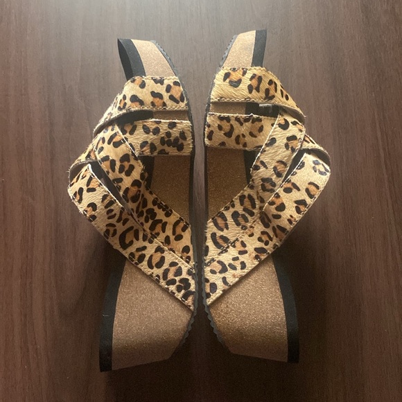 VOLATILE Shoes Women’s Size 9 Volatile Mayfield Leopard Print Calf Hair Wedge - Picture 4 of 9